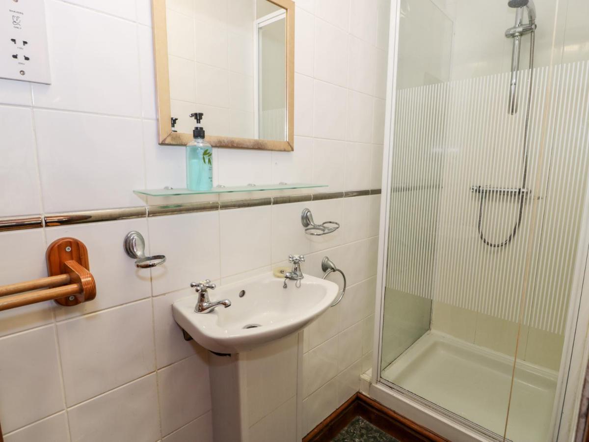 Ddol Helyg Farmhouse Llanrug Bagian luar foto